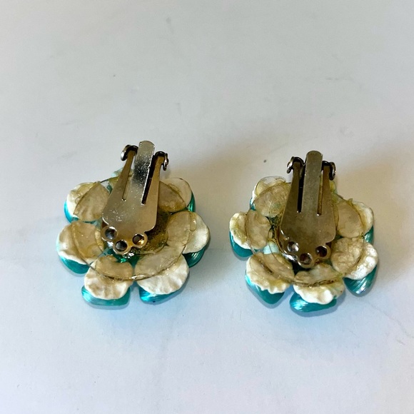 Vintage seashell earrings. Slightly iridescent blue shells. 1” across. - Picture 2 of 2